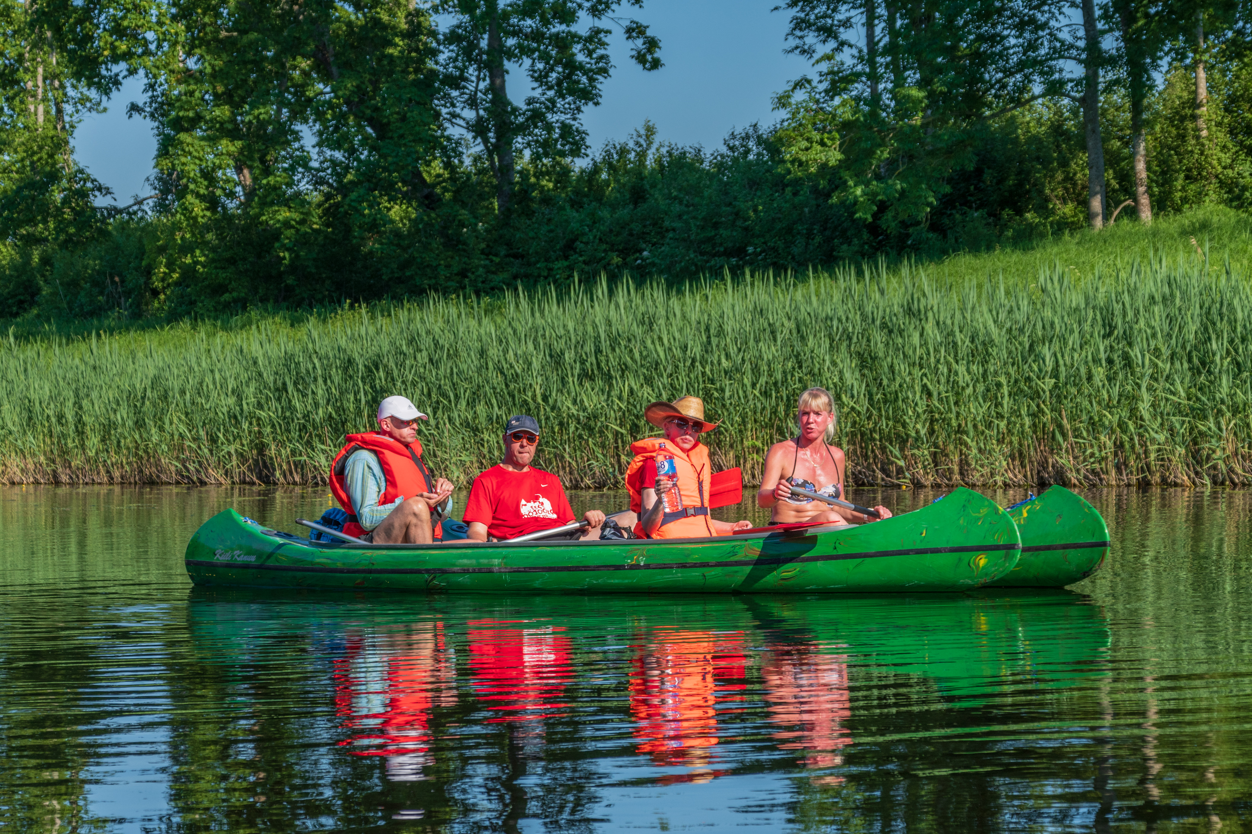 Kui oskad nautida sooja ilma, mõnusat vett ja rahuliku kulgemist siis Pärnu jõgi  pakub sulle seda küllaldaselt, kanuuga matkates.